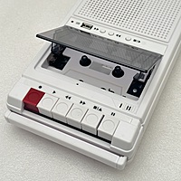 VAC - Retro Stereo Cassette Player Walkman with Bluetooth & USB Playback - RCP-BU-WT VAC - Retro Stereo Cassette Player Walkman with Bluetooth & USB Playback - RCP-BU-WT