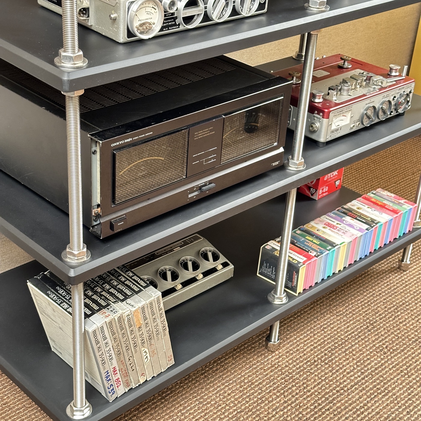 VAC - 4 Shelf Double Width - 44 x 20 Inches AV Rack V2 - Black