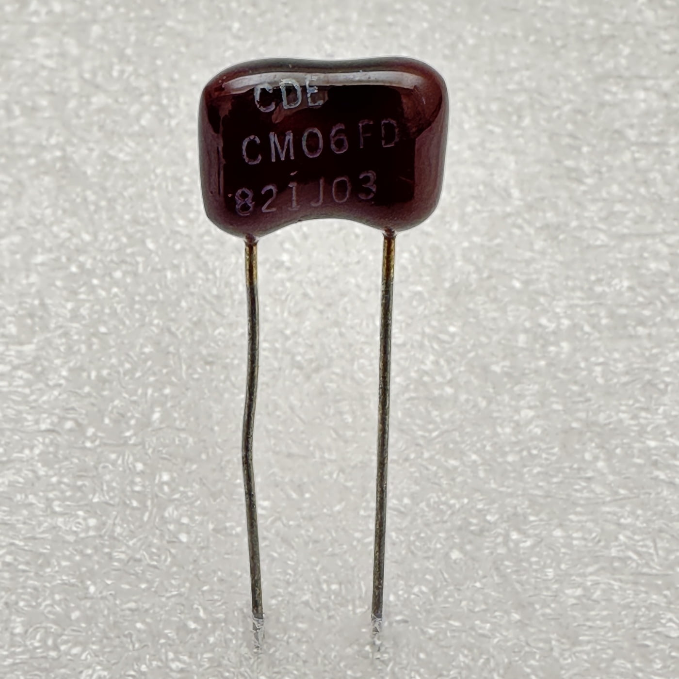 CDE Silver Mica Capacitors 620pF 500V 5 RadialLeaded CM06FD621J03