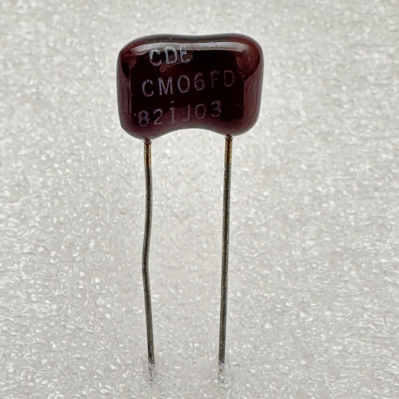 CDE - Silver Mica Capacitors 820pF 500V 5% Radial-Leaded - CM06FD821J03