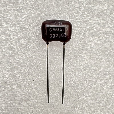 CDE - Silver Mica Capacitors 3900pF 500V 5% Radial-Leaded - CM06FD392J03