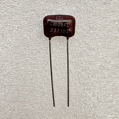 CDE - Silver Mica Capacitors 3300pF 500V 5% Radial-Leaded - CM06FD332J03