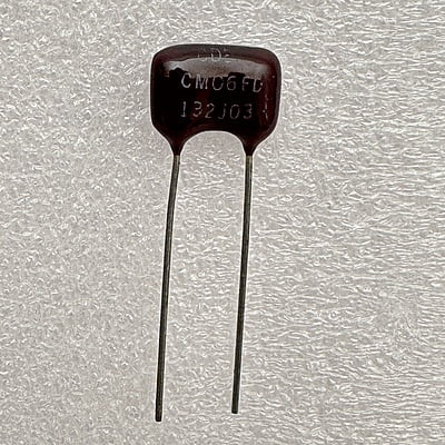 CDE - Silver Mica Capacitors 1300pF 500V 5% Radial-Leaded - CM06FD132J03