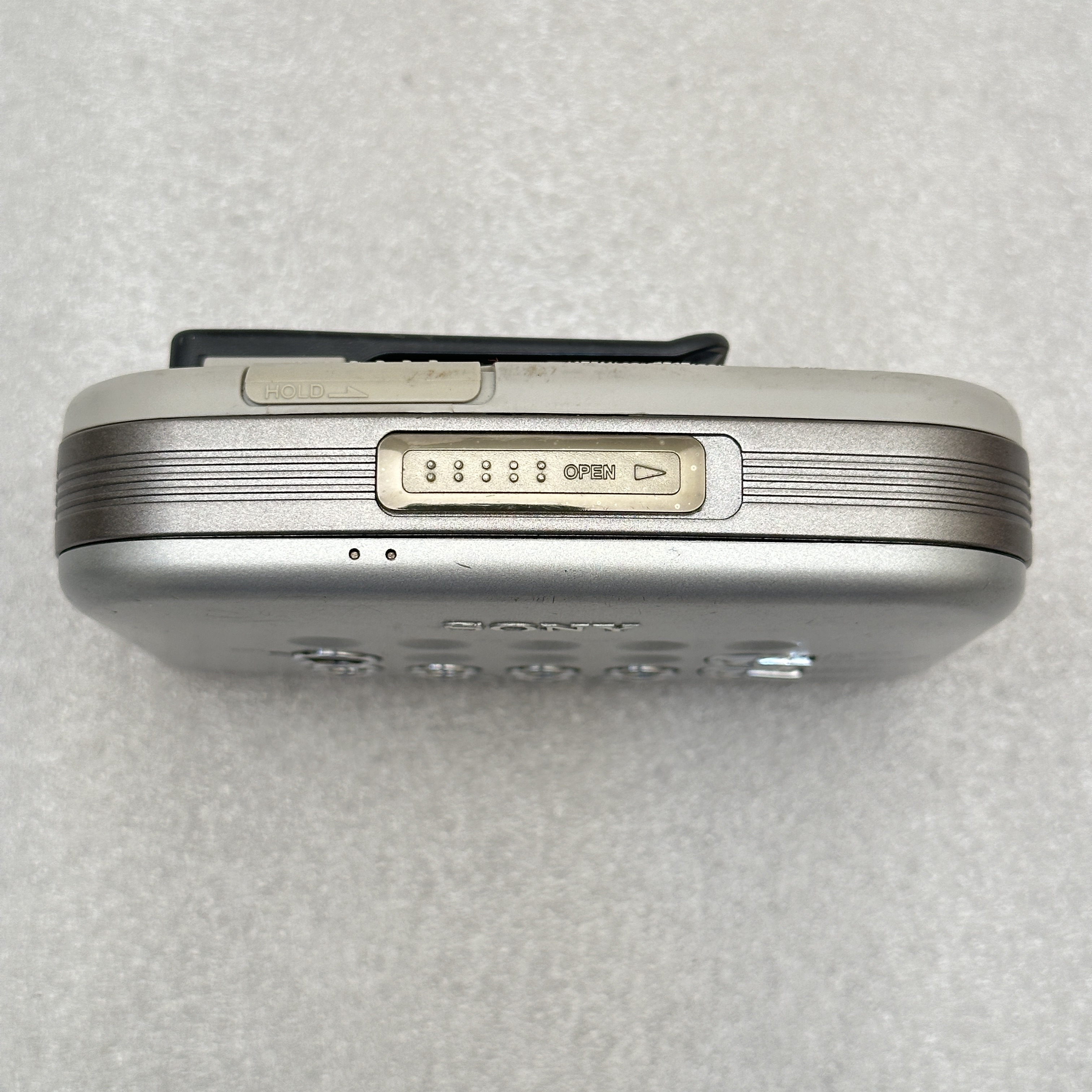 SONY - Mega Bass Stereo Cassette Walkman - FM/AM Dolby B NR - WM-EX404 SONY - Mega Bass Stereo Cassette Walkman - FM/AM Dolby B NR - WM-EX404