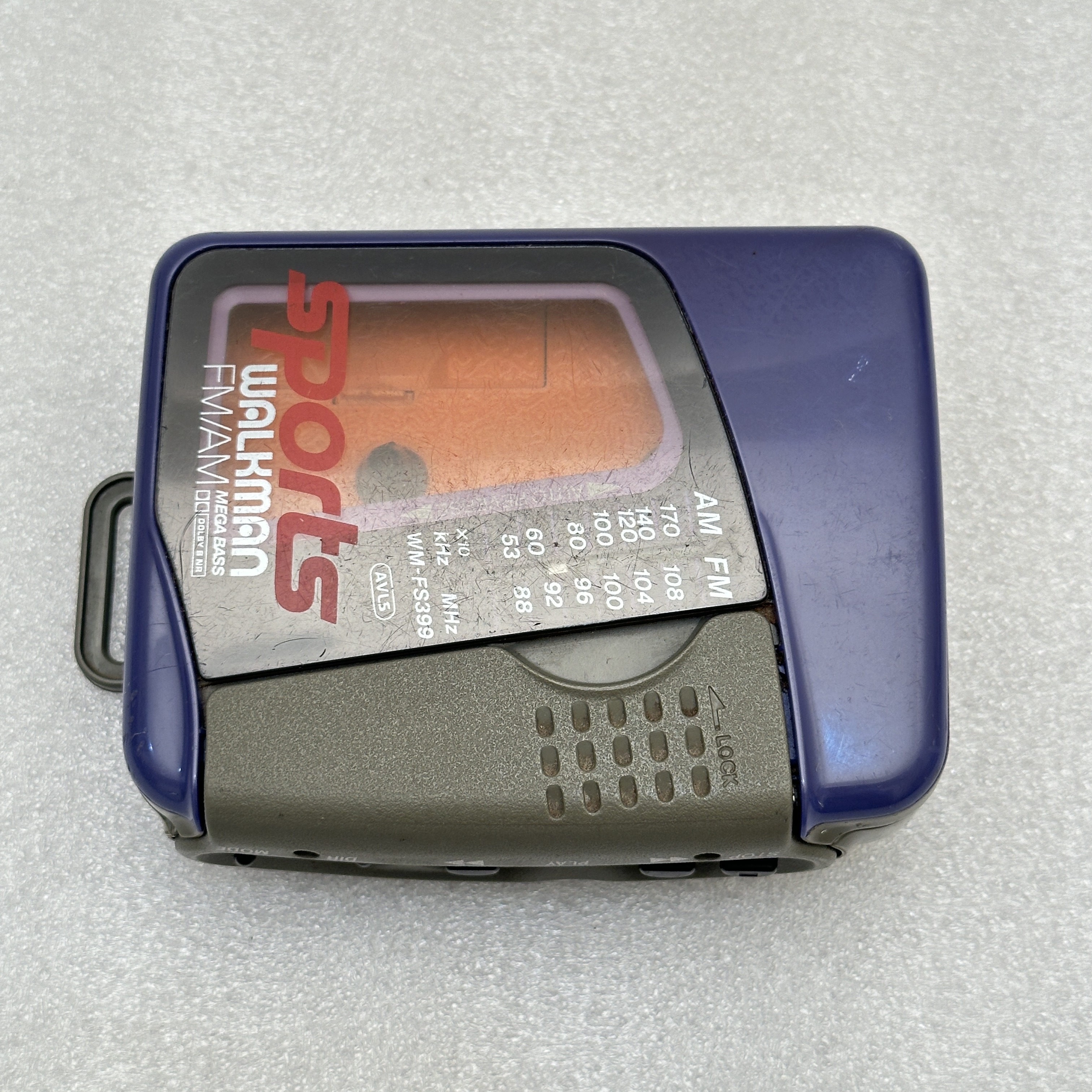 SONY - Stereo Cassette Walkman - FM/AM Dolby B NR - WM-FS399