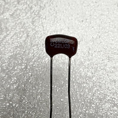 CDE - Silver Mica Capacitors 220pF 500V 5% Radial-Leaded - CM05FD221J03